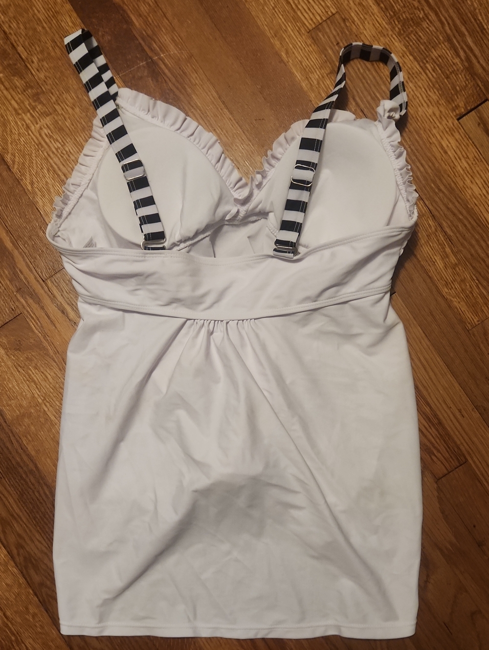 Swim Top Ruffle Top (L) - Picture 2 of 5